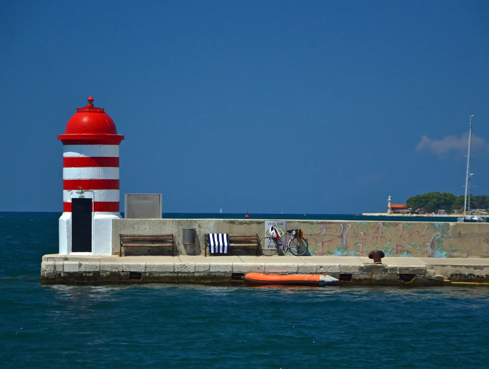 Rot-weißer Leuchtturm