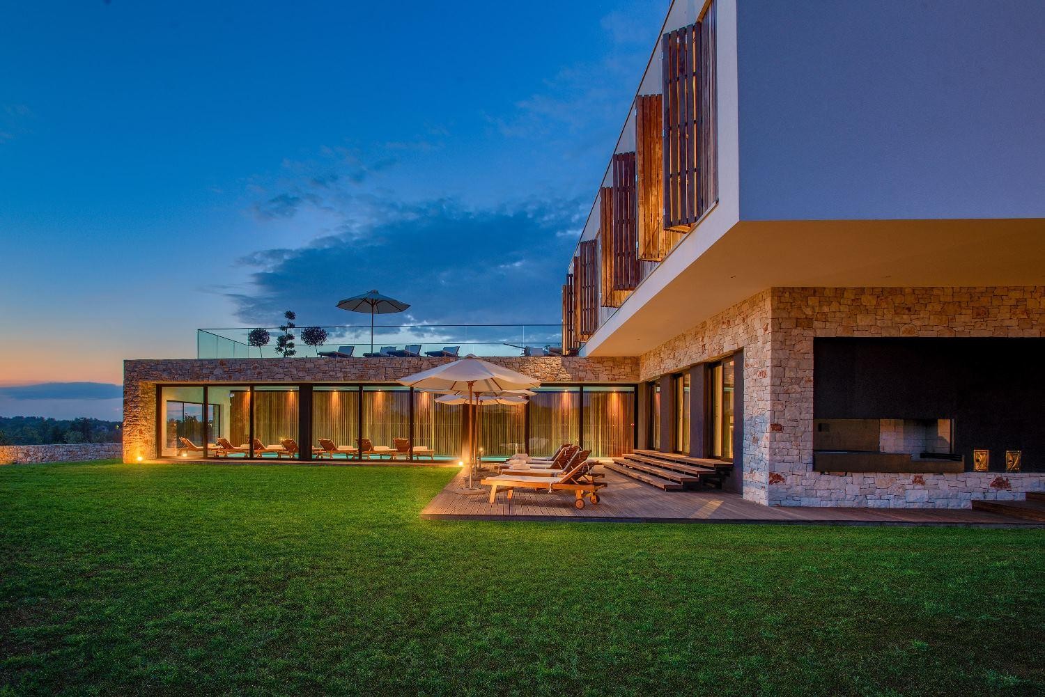 Villa Yellow Tree