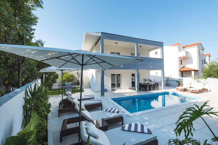 Villa Lana Holiday Home