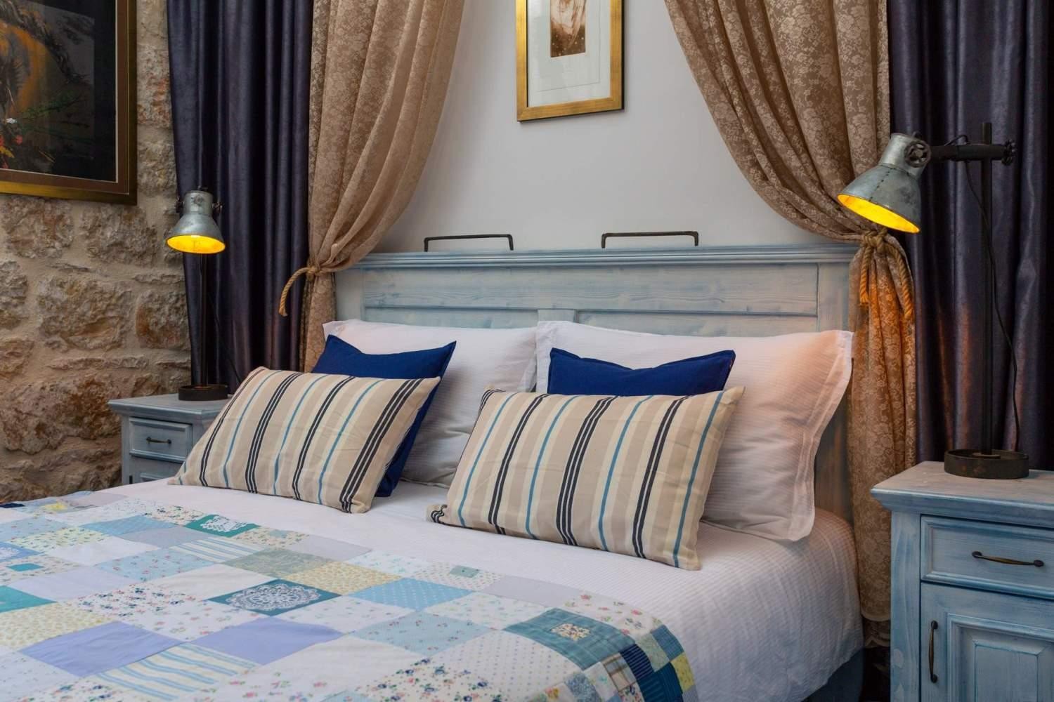 Villa Vis Light House