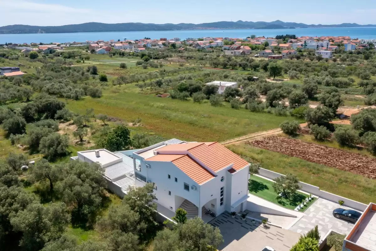 Villa White Garden