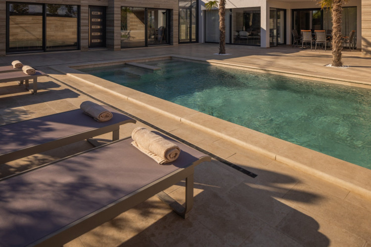 Villa Salt and Stone