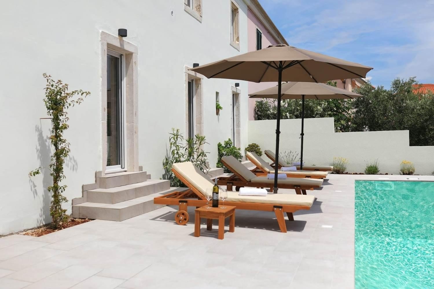Villa Mira