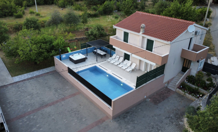 Villa Tomic