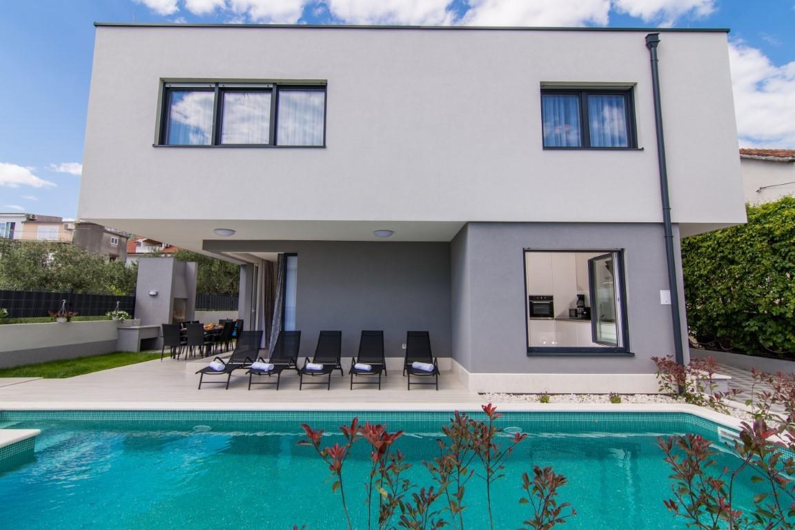 Villa North