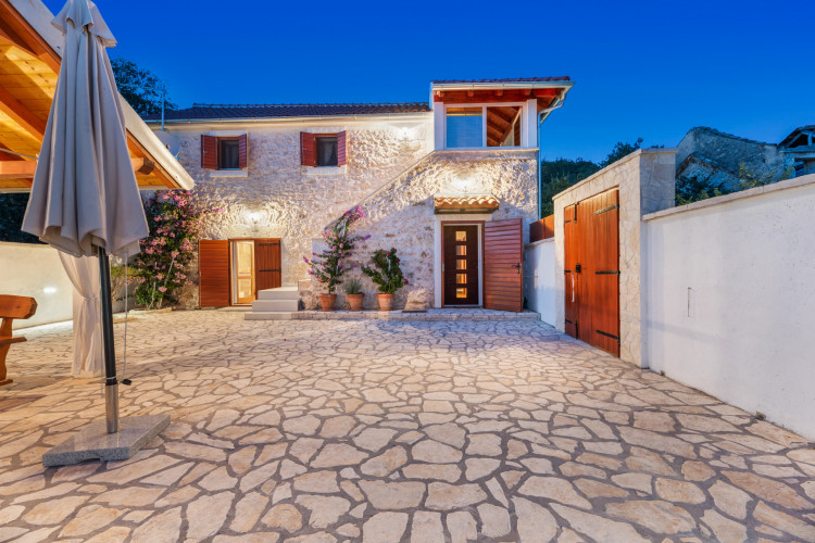 Villa Grandfather's Courtyard