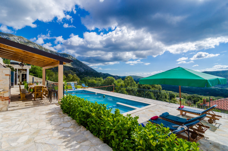Villa Falcon Rook