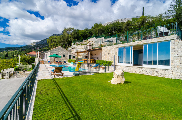 Villa Falcon Rook